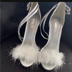 OPEN TOE SHOES BEAUTIFUL GOLD N SILVER PAIR wore once